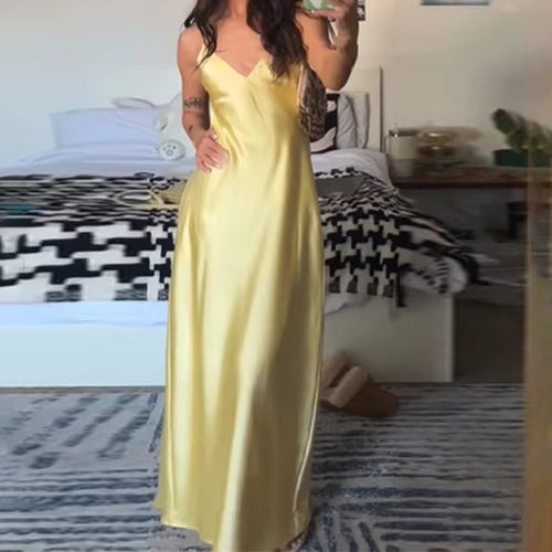 Damen Elegantes Maxikleid aus seidig glänzendem Material Drune