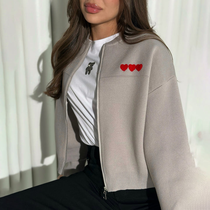 Damen lässige kurzärmlige Strickjacke mit Herzapplikationen Drune