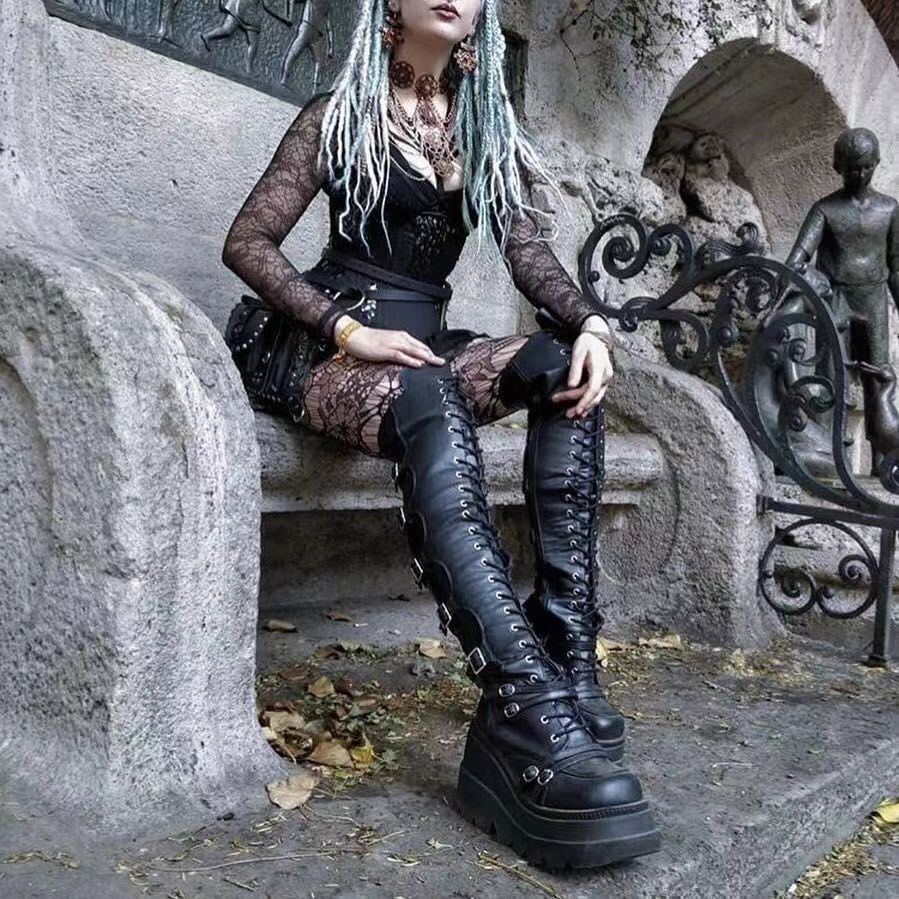 Damen Überknie Stiefel mit Schnallen-Detail und robustem Plateau Drune