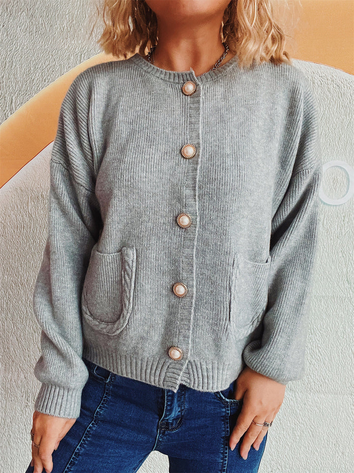 Damen Strickjacke mit dekorativen Perlenknöpfen und praktischen Taschen Drune