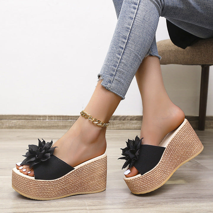 Damen Wedge-Sandalen mit floralen Applikationen und bequemem Fußbett Drune