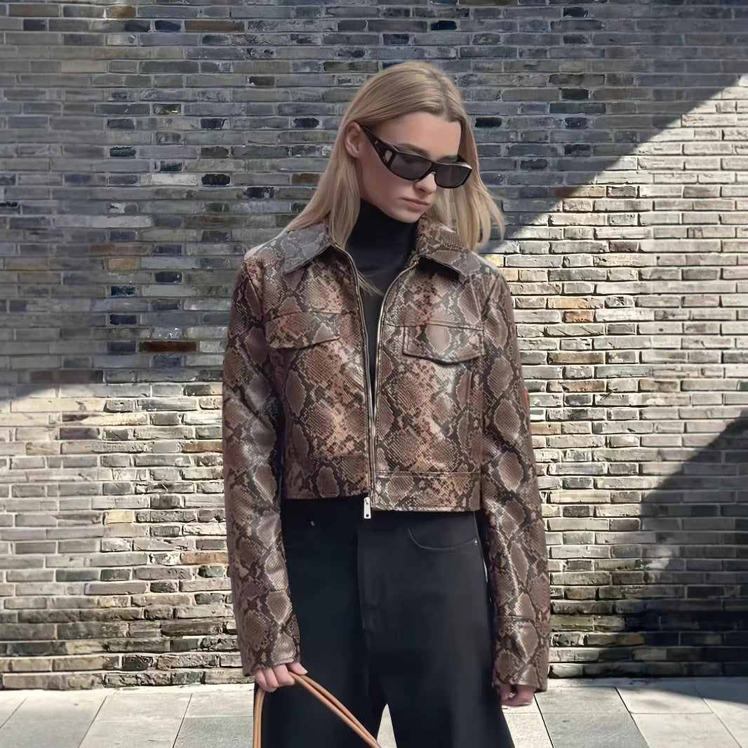 Damen cropped Kunstlederjacke im Schlangenprint Drune
