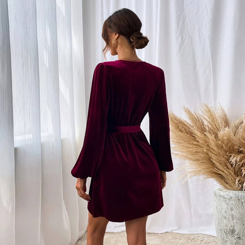 Damen Samtkleid mit tiefem V-Ausschnitt und Taillengürtel Drune