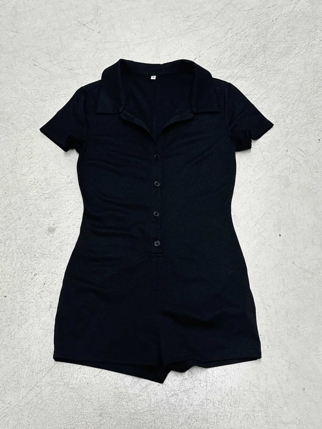 Damen Kurzoverall mit Knopfleiste und modernem Kragen Drune