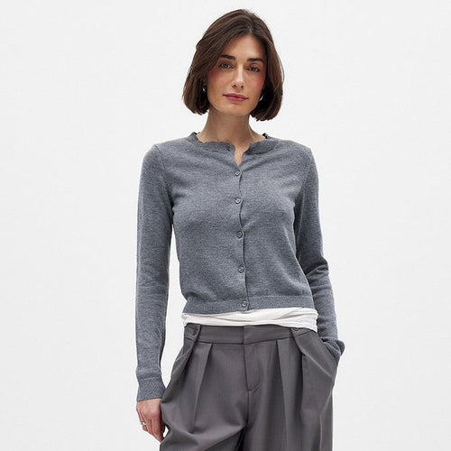Damen Strickjacke mit feinen Knopfdetails und femininer Passform Drune