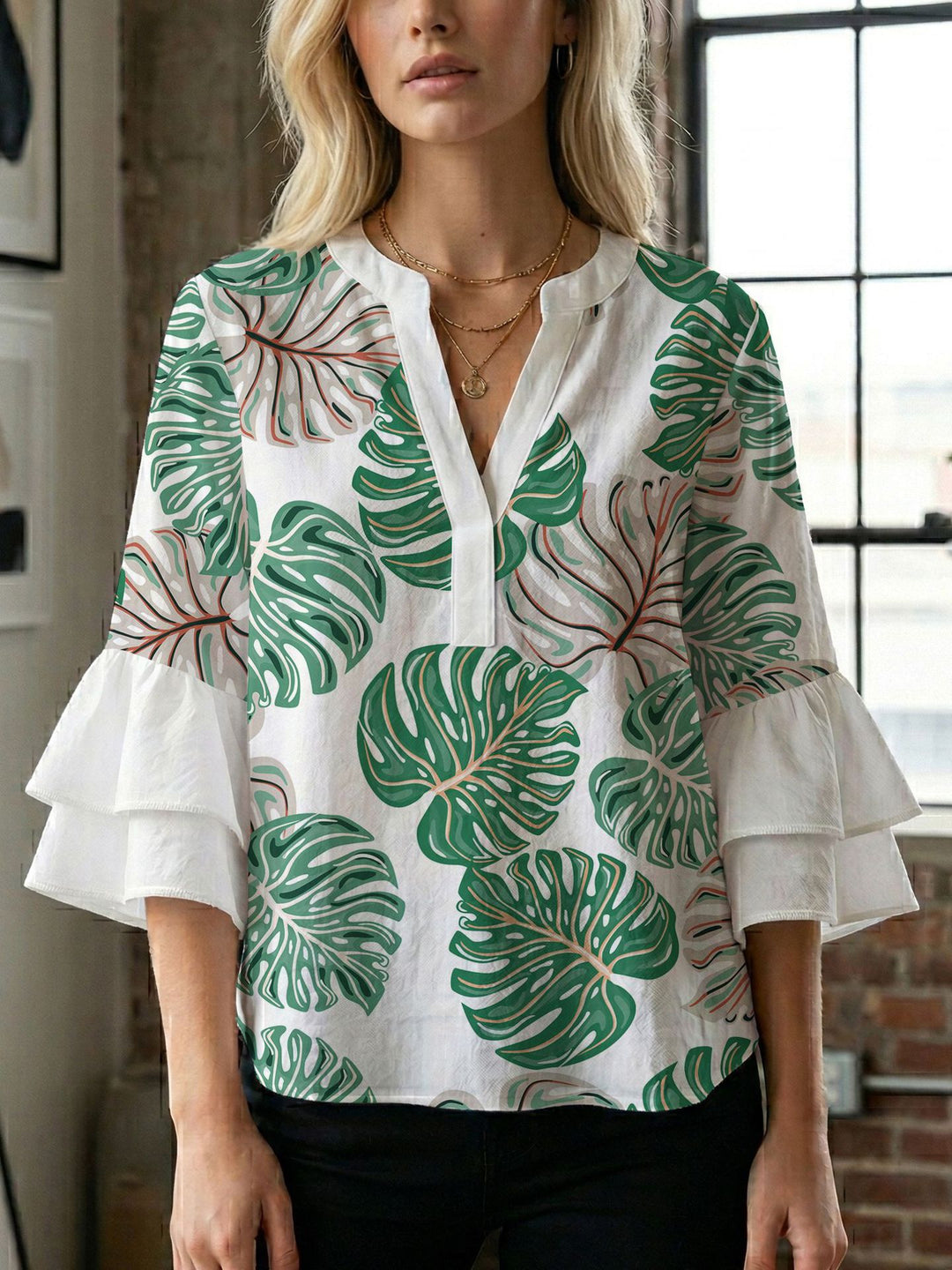 Damen Bluse mit voluminösen Flügelärmel und intensivem Blattmuster Drune