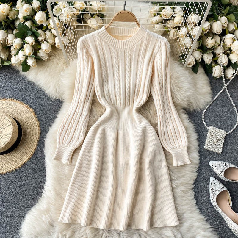 Damen Strickkleid mit Zopfmuster und taillierter Passform Drune