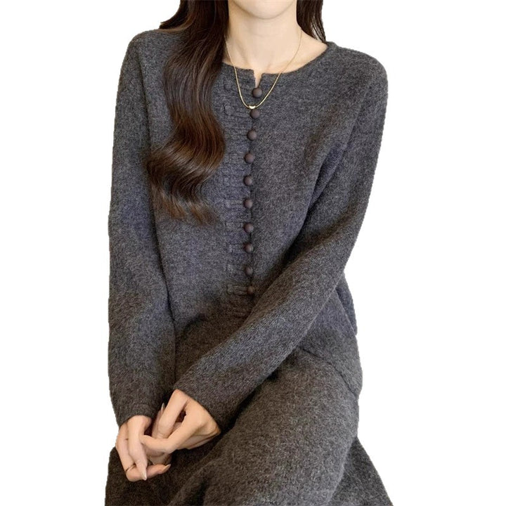 Damen Strickensemble mit klassischem Knopfdesign und fließendem Rock Drune