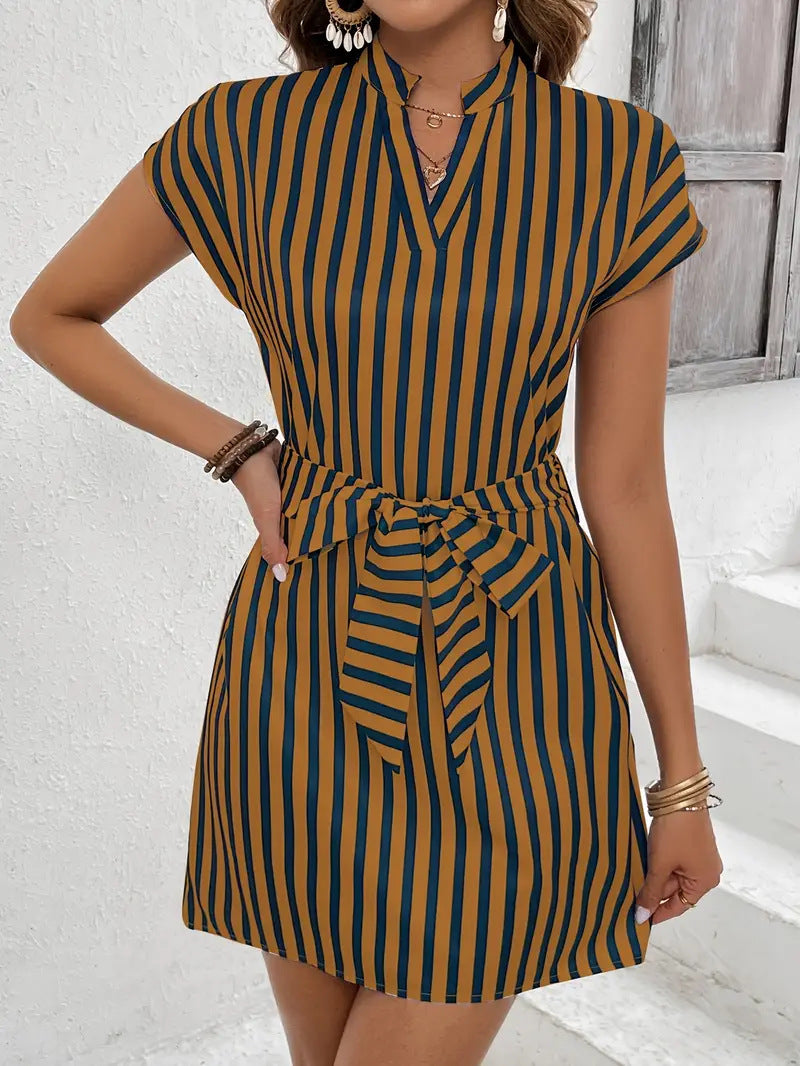 Damen Kurzarm Kleid mit Bindegürtel und elegantem Streifenmuster Drune