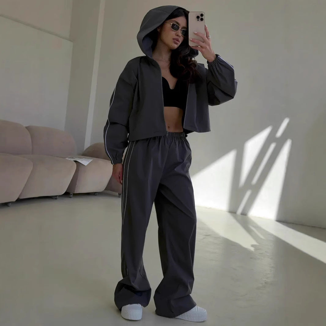 Damen sportliches Set mit funktionalem Kapuzenoberteil und lockerer Hose Drune
