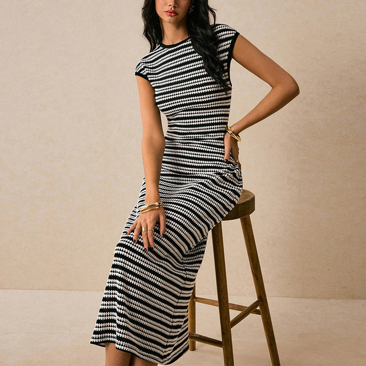 Damen Midi-Strickkleid mit schmalem Schnitt und eleganten Akzenten Drune