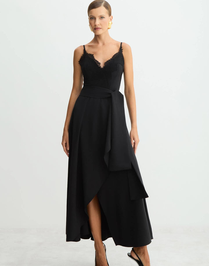 Damen Maxikleid mit Spitzenbesatz und seitlichem Schlitz Drune