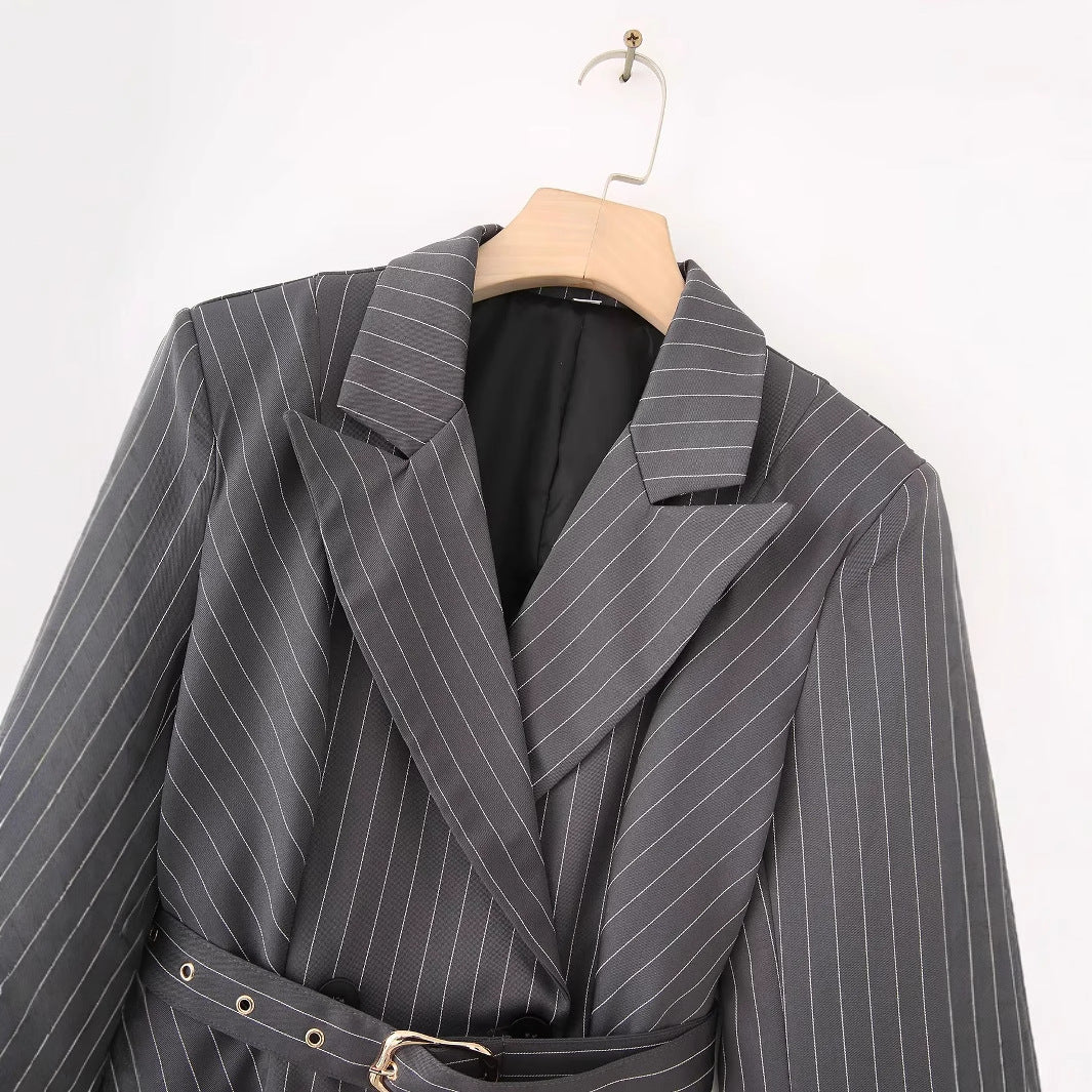 Damen gestreifte Blazerjacke mit definiertem Taillenschnitt und elegantem Gürtel Drune