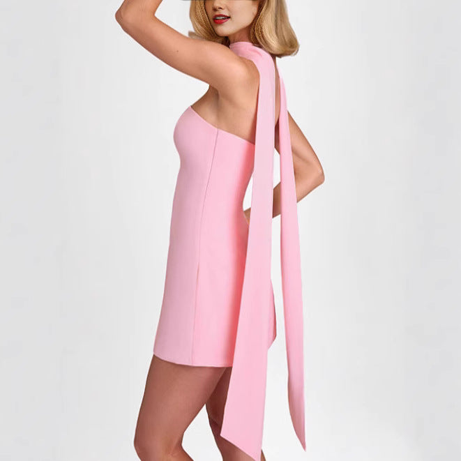 Damen Minikleid mit figurformendem Schnitt und schickem Halsschmuck Drune