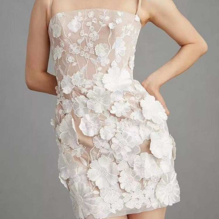 Damen Spitzenkleid mit floralen Stickereien und transparentem Design Drune