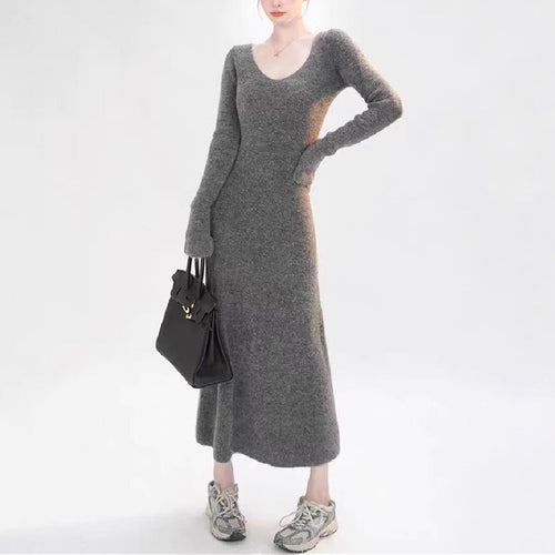 Damen Strickkleid mit tiefem V-Ausschnitt und figurbetontem Schnitt Drune