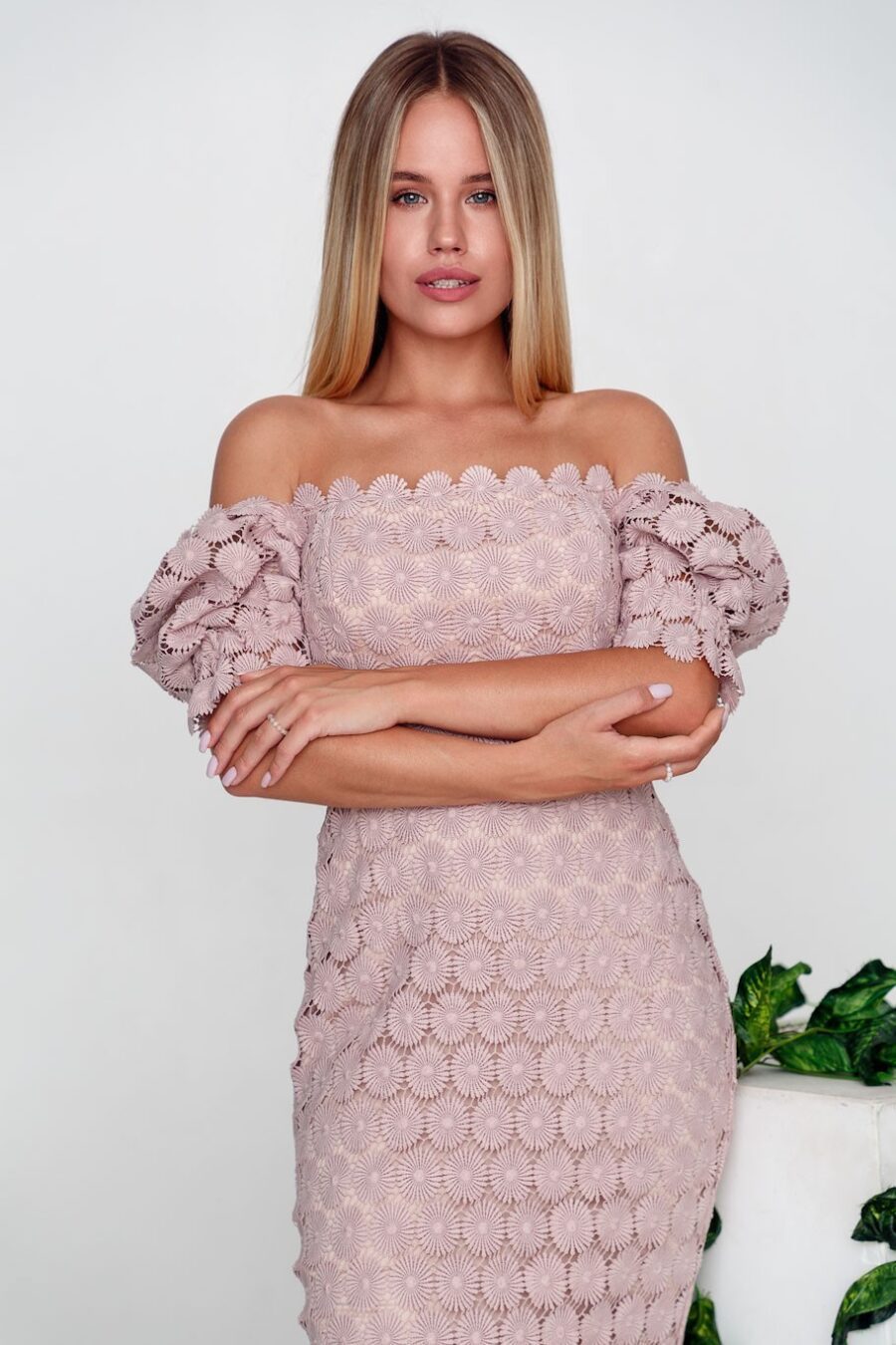 Damen Spitzenkleid im romantischen Blumendesign mit Puffärmeln Drune
