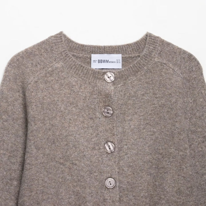 Damen cropped Strickjacke mit feinen Knöpfen und eleganter Passform Drune