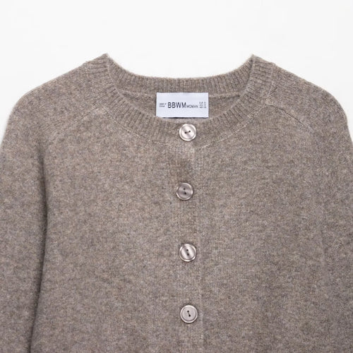 Damen cropped Strickjacke mit feinen Knöpfen und eleganter Passform Drune