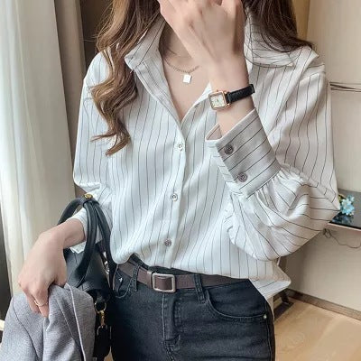 Damen Bluse mit feinen Streifen und modernen Knopfdetails Drune