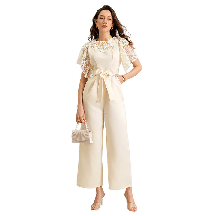 Damen Jumpsuit mit romantischem Spitzeneinsatz und Bindegürtel Drune