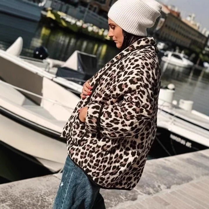 Damen Leoprint Bomberjacke mit stylischem Schnitt und praktischen Taschen Drune