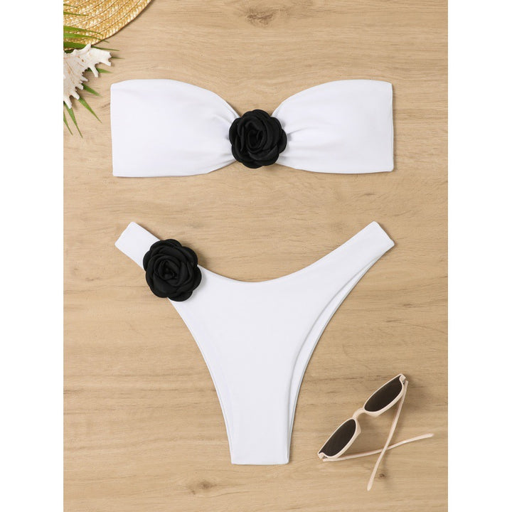 Damen Bandeau Bikini mit blumigen Akzenten und hohem Beinausschnitt Drune