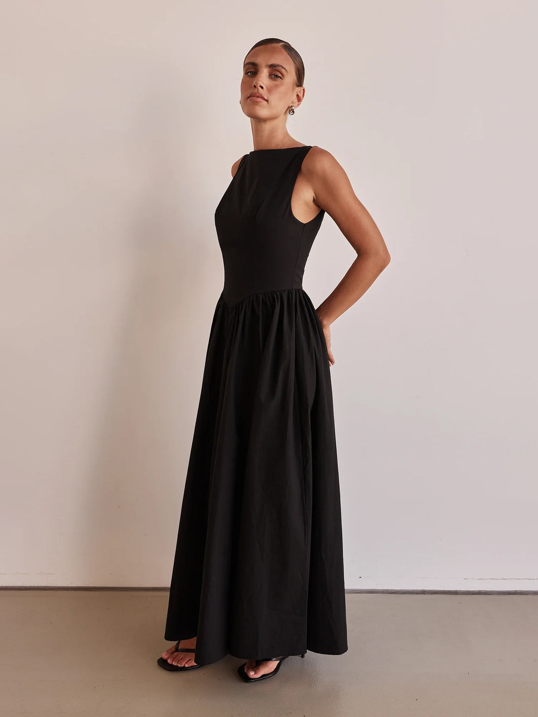 Damen Maxikleid mit zeitlosem Schnitt und elegantem Taillenbund Drune