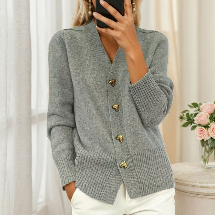Damen Strickjacke mit Herzknöpfen und lässigem Schnitt Drune