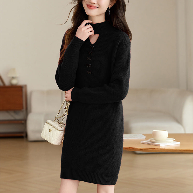 Damen Strickkleid mit modernem Ausschnitt und dekorativen Knopfdetails Drune