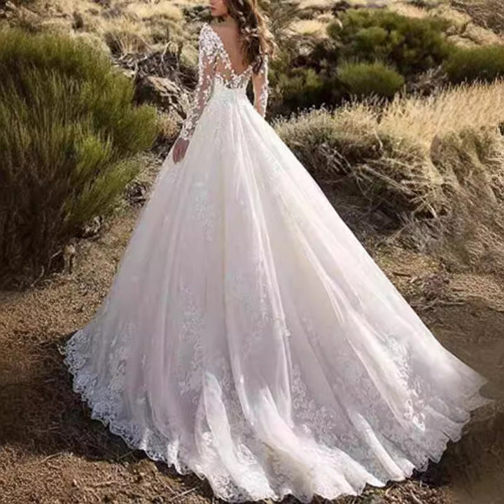 Elegantes Damen Hochzeitskleid mit Spitzenverarbeitung & voluminösem Rock für Hochzeit | Drune