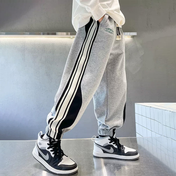 Herren sportliche Jogginghose mit seitlichem Streifendetail Drune
