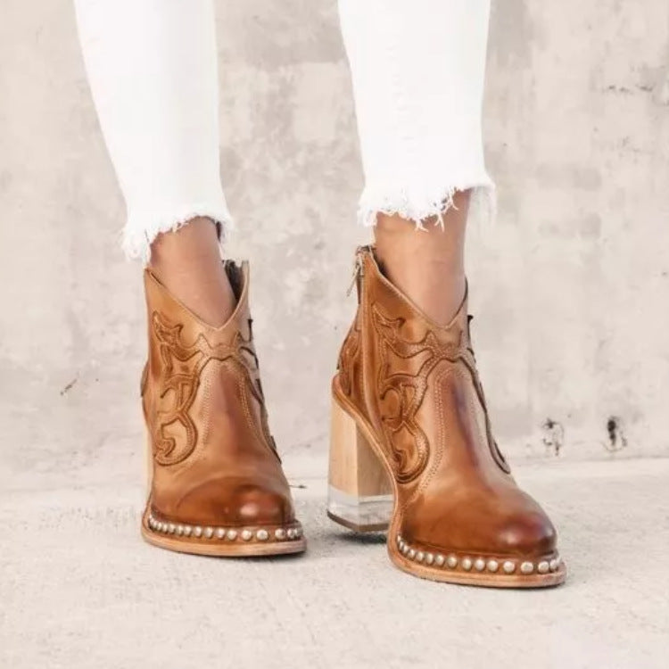 Damen nan Western-Ankleboot mit aufwendigen Stickereien, Nietenrand und transparentem Blockabsatz Drune
