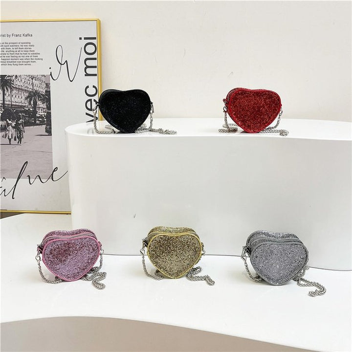 Damen Umhängetasche im eleganten Herzdesign mit funkelnden Strasssteinen und verstellbarem Kettenschulterriemen Drune