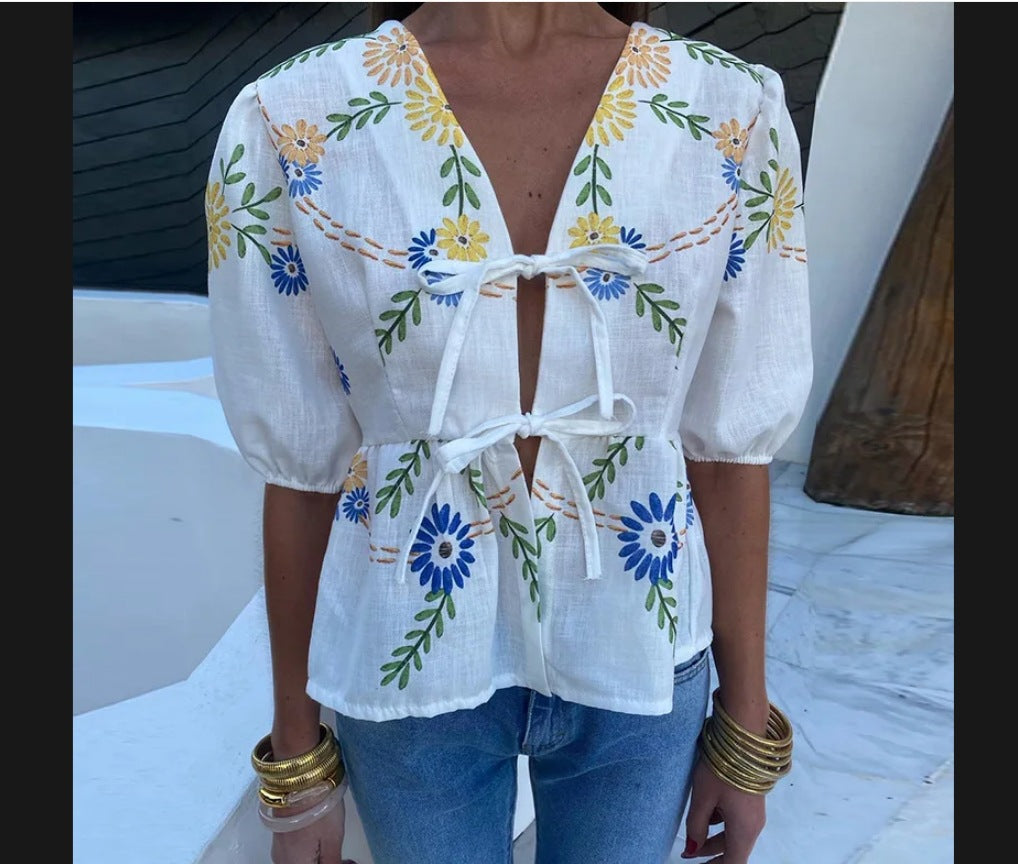 Damen Bluse mit floralen Stickereien und verspieltem Schnitt Drune