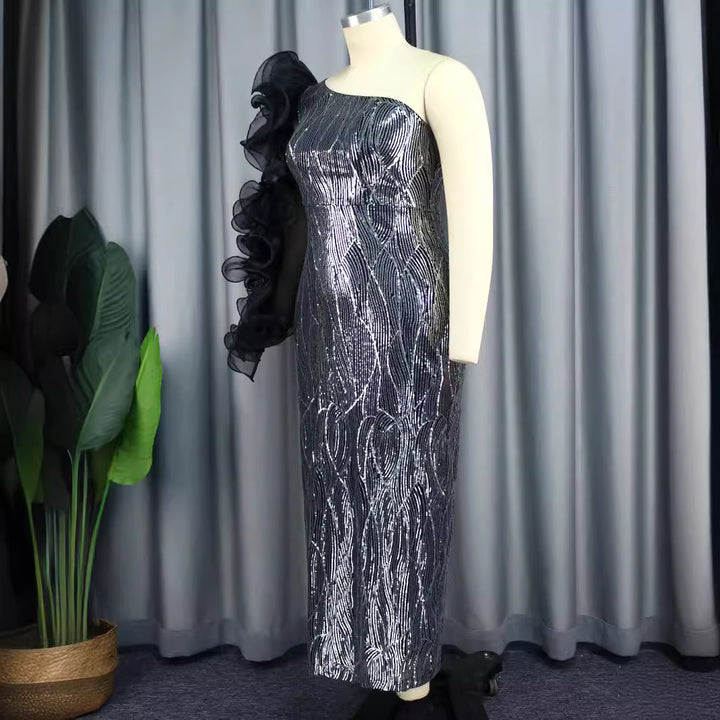 Damen Glitzerndes Abendkleid mit asymmetrischem Schnitt und voluminösen Rüschendetails Drune
