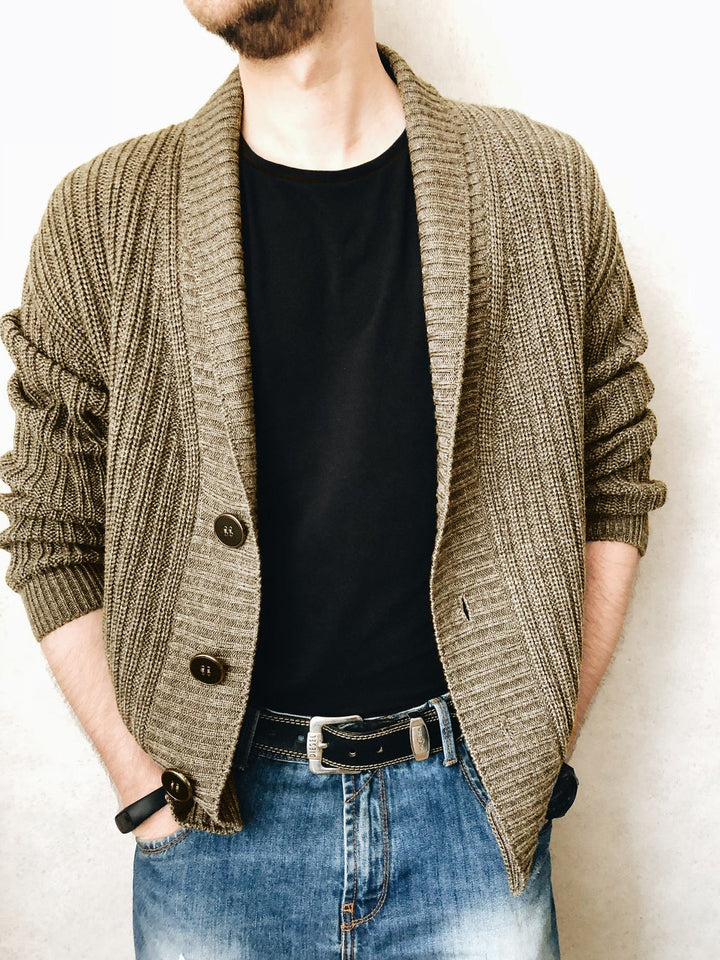 Herren Strickjacke mit tiefem Kragen Drune
