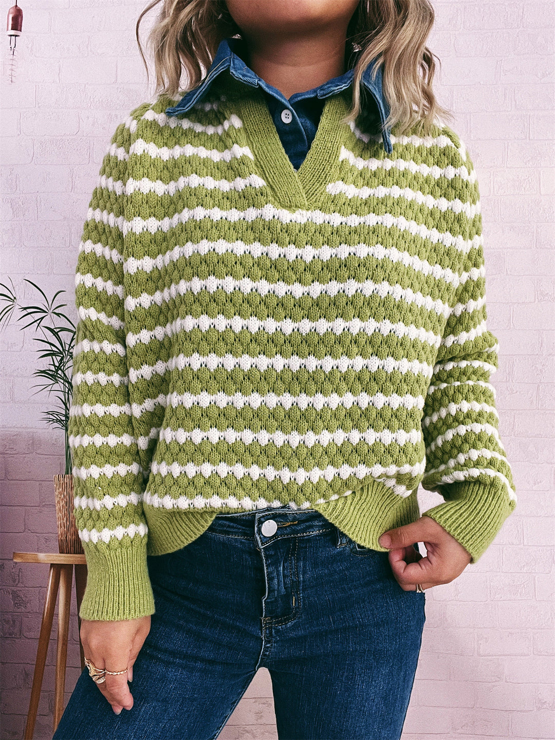 Damen Strickpullover mit tiefem V-Ausschnitt und markantem Streifenmuster Drune