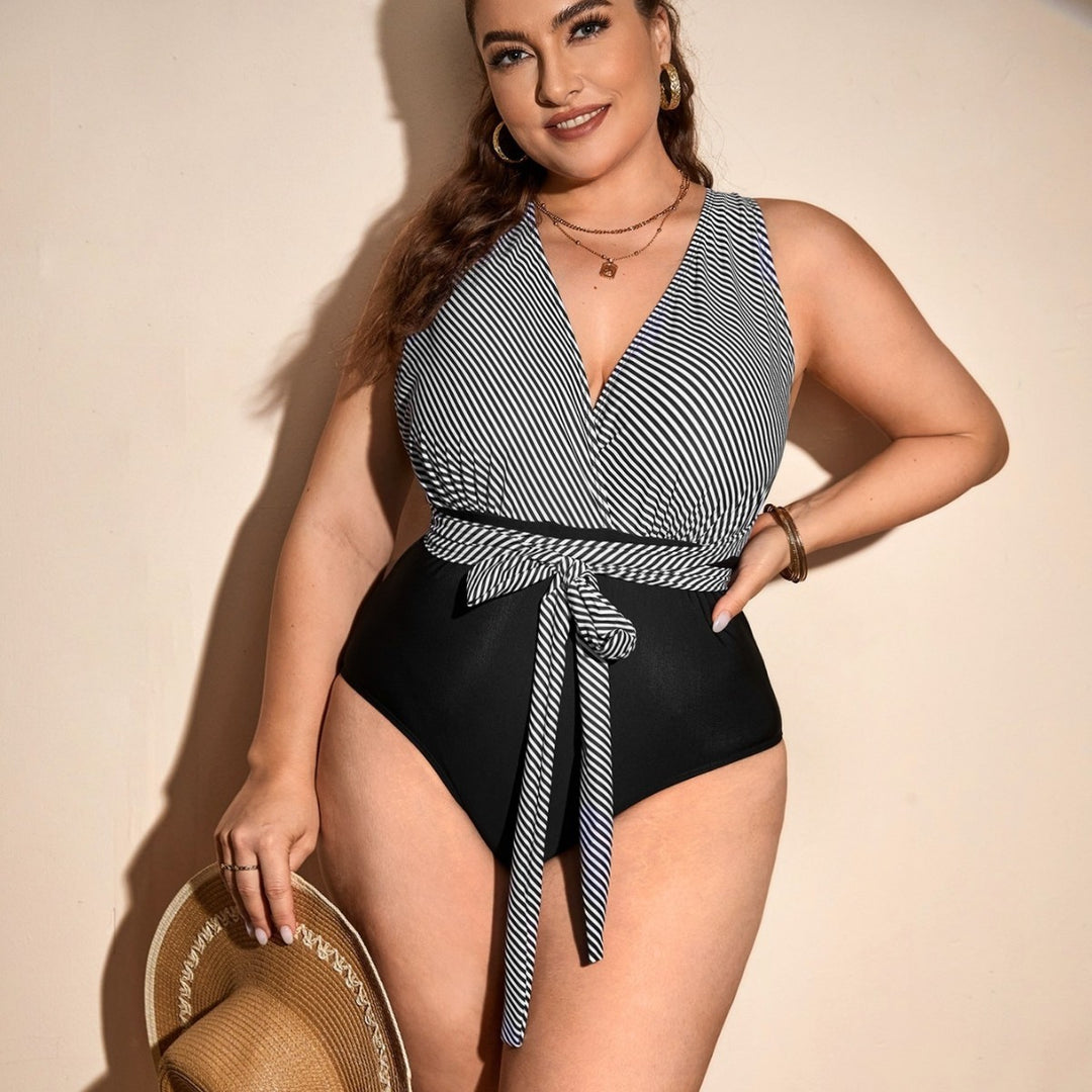 Damen Einteiler Badeanzug mit Wickeldetail und trendigem Streifenmuster Drune
