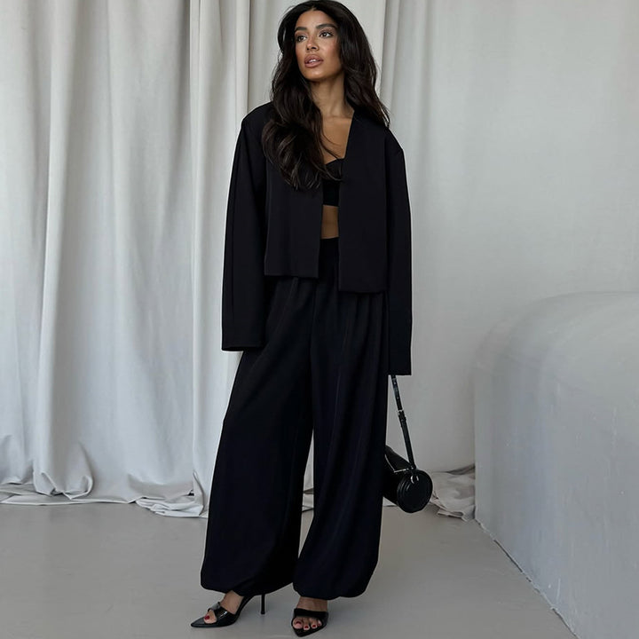 Damen lässiger Hosenanzug mit cropped Jacke und weitem Schnitt Drune