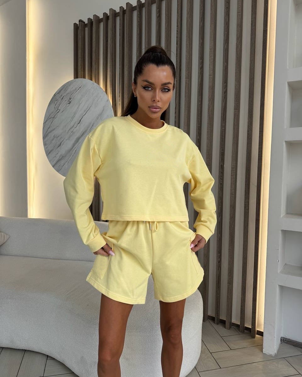 Damen Freizeitanzug mit Oversized Sweatshirt und kurzen Hosen Drune