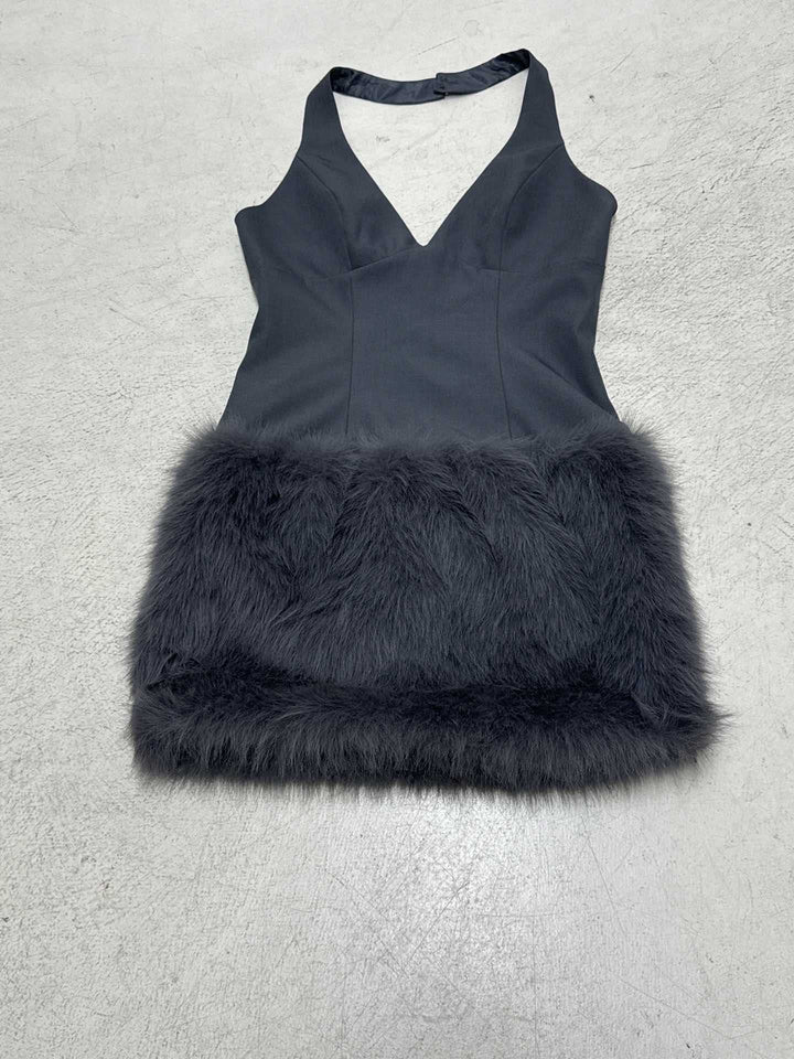 Damen elegantes Kleid mit tiefem Ausschnitt und luxuriöser Kunstfellverzierung Drune