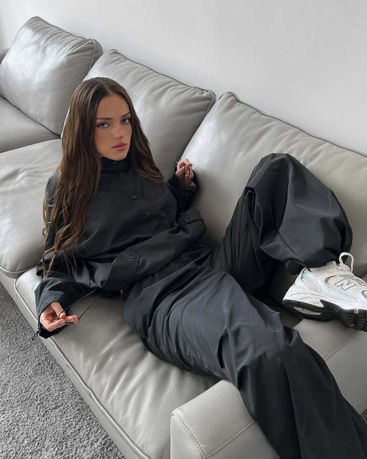 Damen modische und leichte Windjacke mit Kapuze Drune