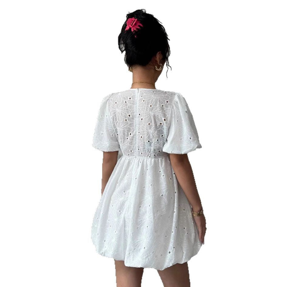 Damen Minikleid mit floralem Lochstickdesign und vorteilhaftem V-Ausschnitt Drune
