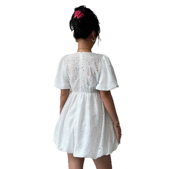 Damen Minikleid mit floralem Lochstickdesign und vorteilhaftem V-Ausschnitt Drune