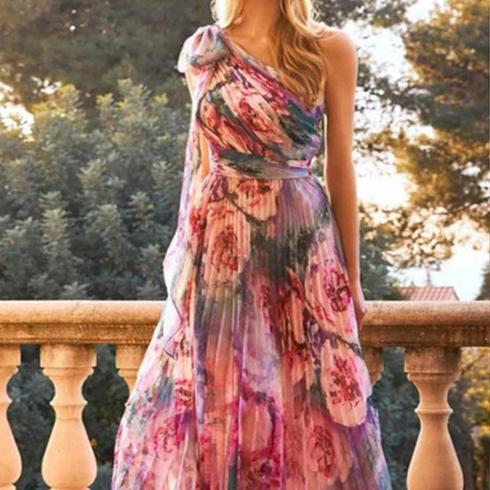 Damen Maxikleid mit einem schulterfreien Design und floralen Falten Drune
