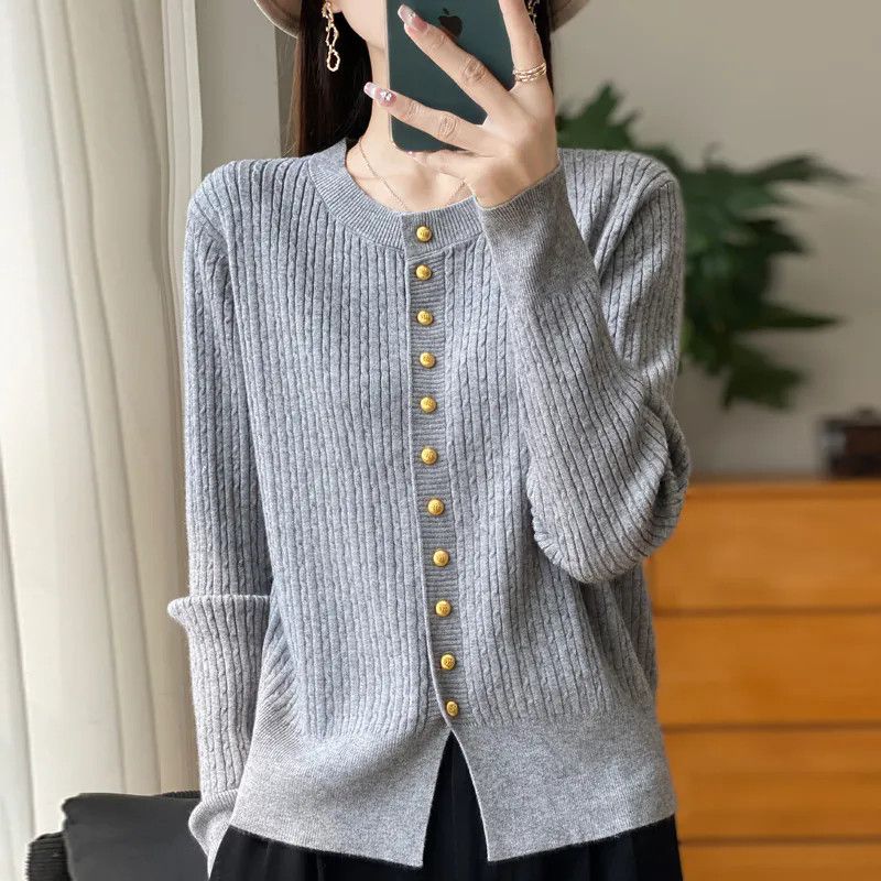 Damen Strickjacke mit goldenen Knöpfen Drune