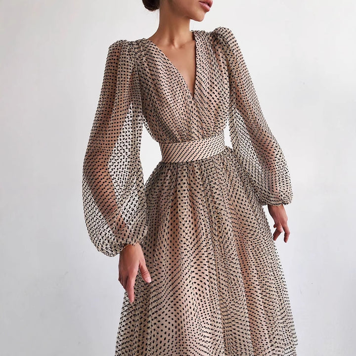 Damen Kleid mit transparentem Puffärmel und floralem Punkte-Design Drune