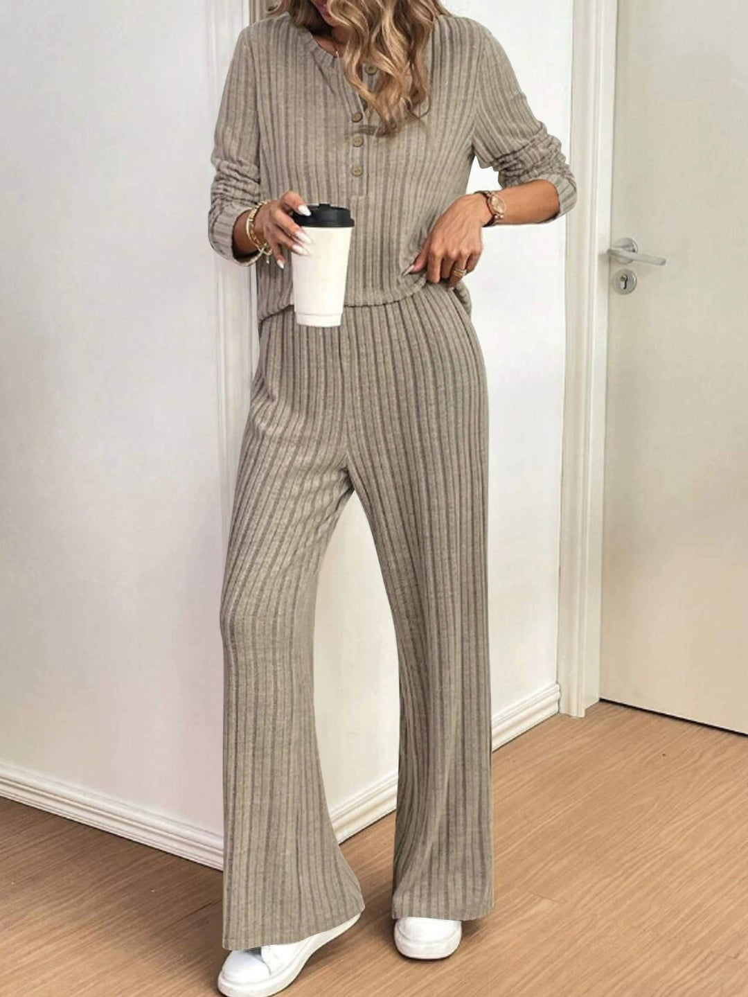 Damen lässiger Strickanzug mit modischem Rippdesign und Knopfleiste Drune