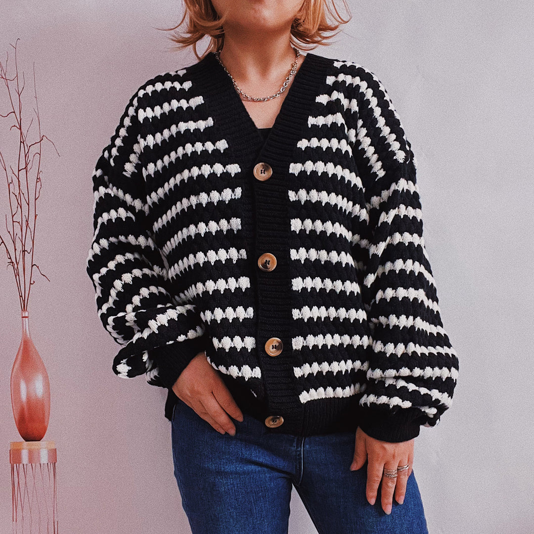 Damen Oversize Strickjacke im modischen Streifenlook mit Holzknopfdetails Drune